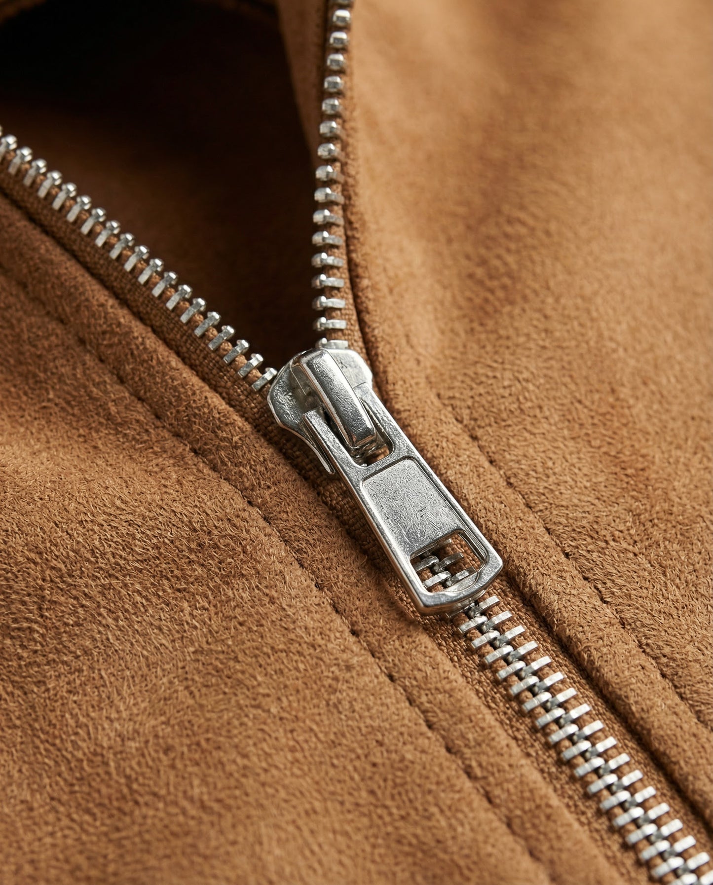 Chaqueta de Gamuza Minimal con Cierre
