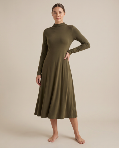 Vestido Soft Fit Cuello Alto Midi