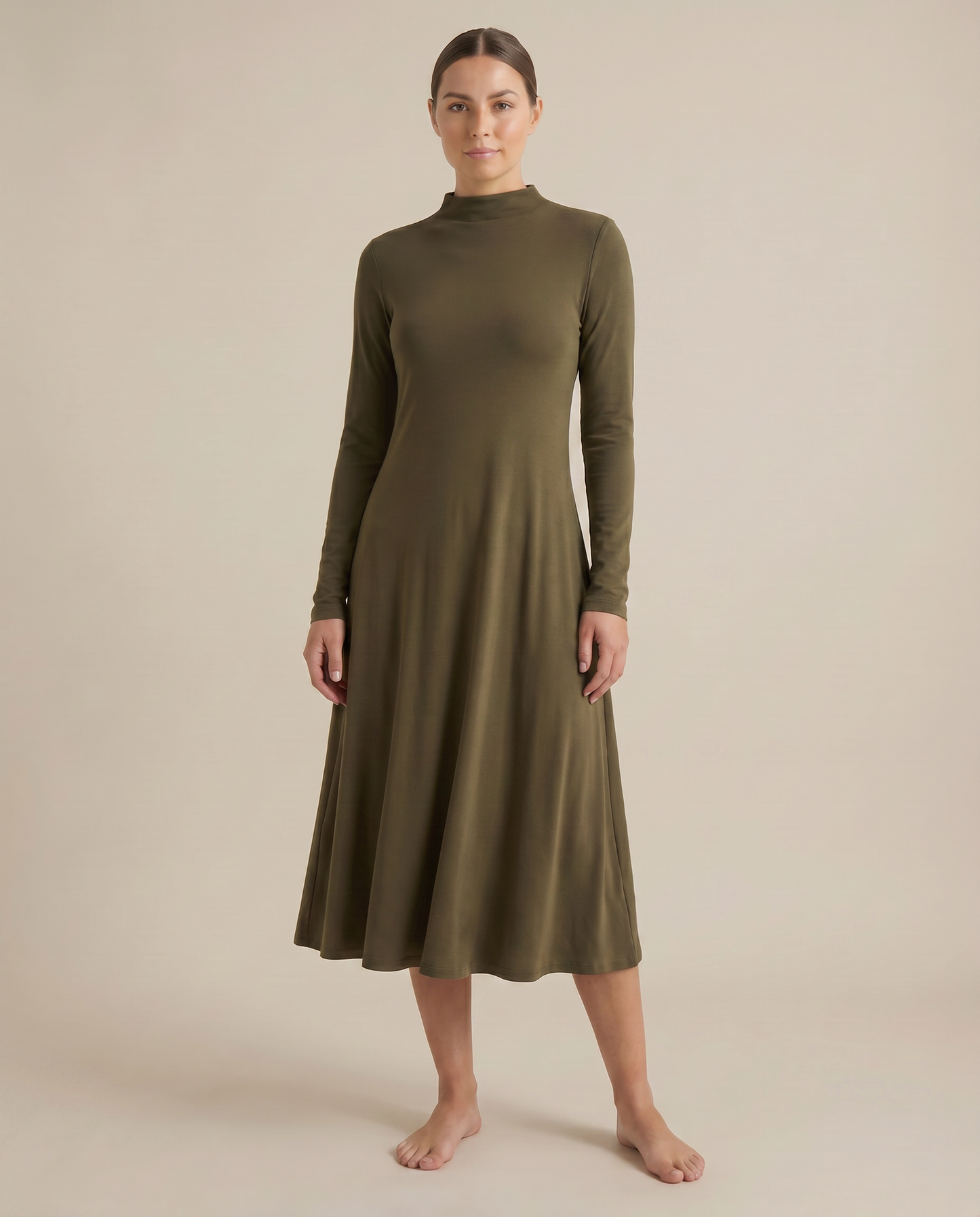 Vestido Soft Fit Cuello Alto Midi