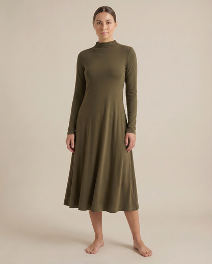 Vestido Soft Fit Cuello Alto Midi