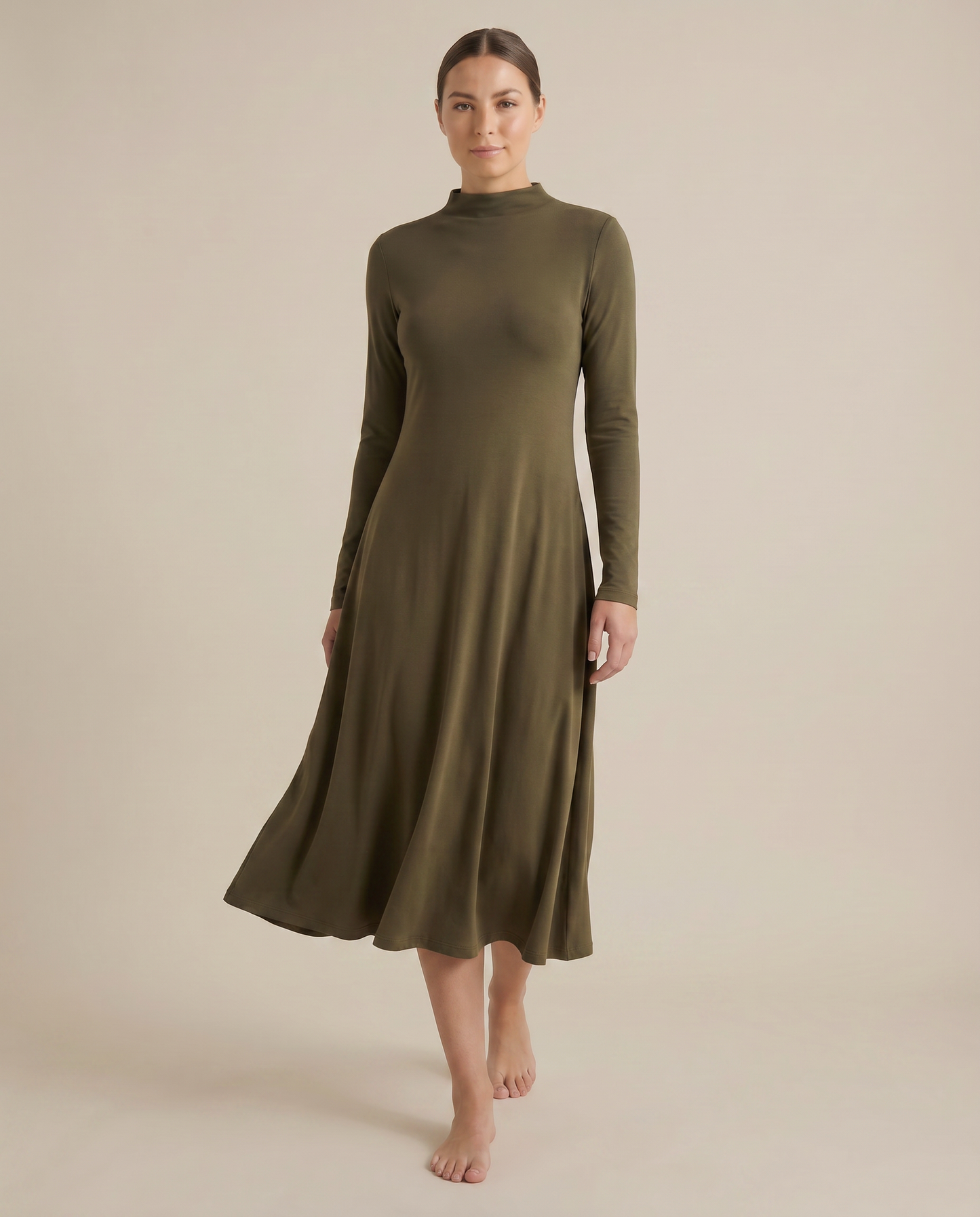 Vestido Soft Fit Cuello Alto Midi