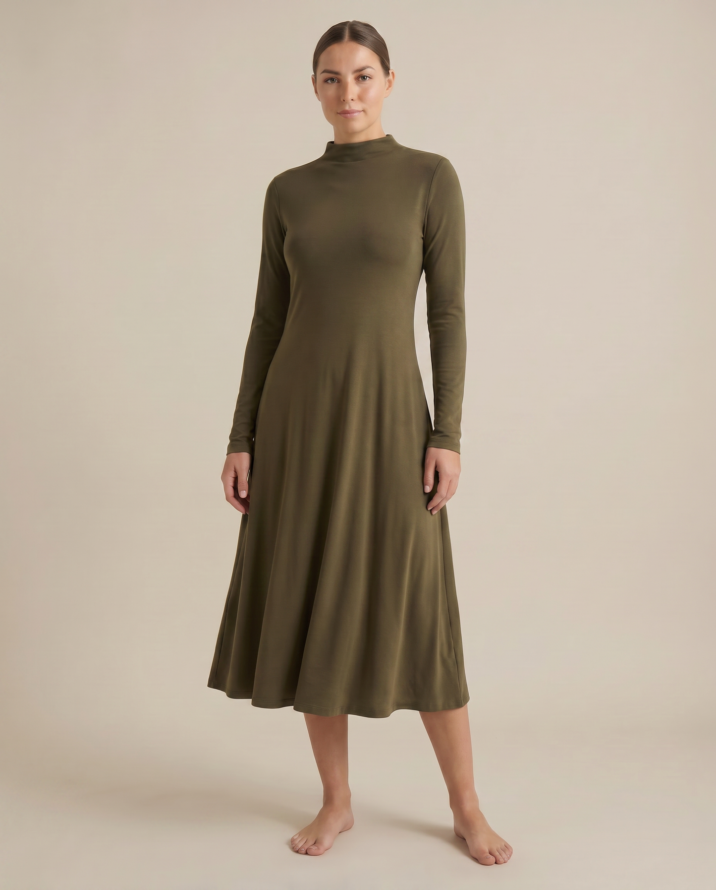 Vestido Soft Fit Cuello Alto Midi