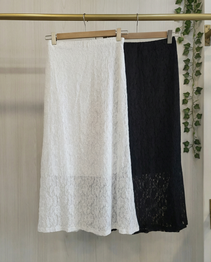 Falda Maxi de Encaje – Silueta Fluida